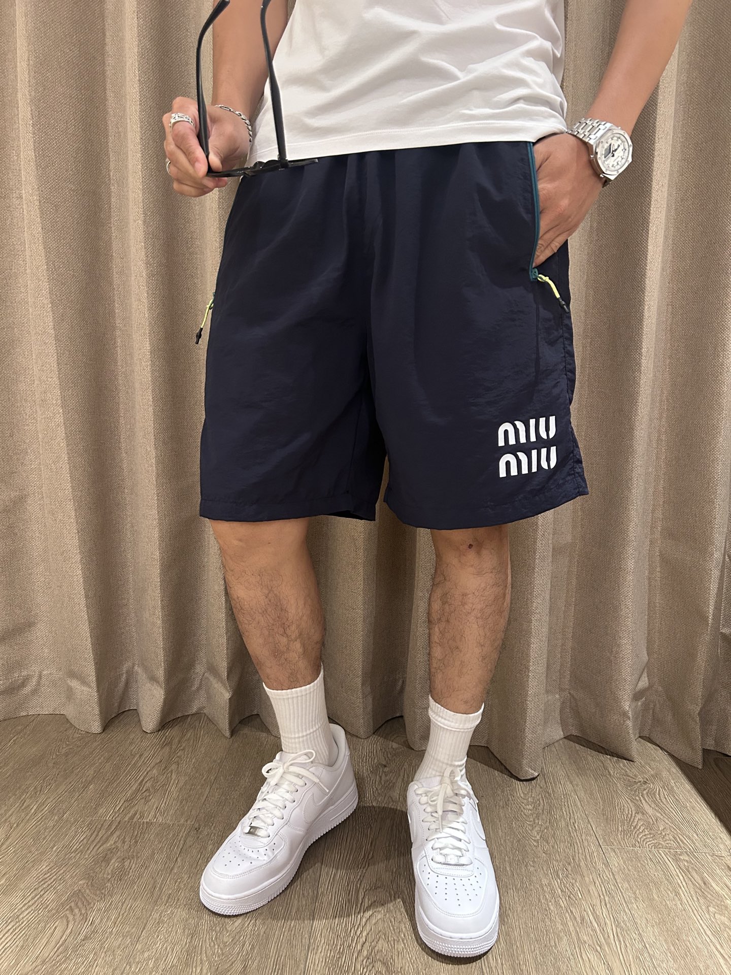 Miumiu 2025 Shorts: Ideal for Summer Sports and Leisure, Quick-Dry Fabric, Convenient Zipper Pockets. - 图片 1