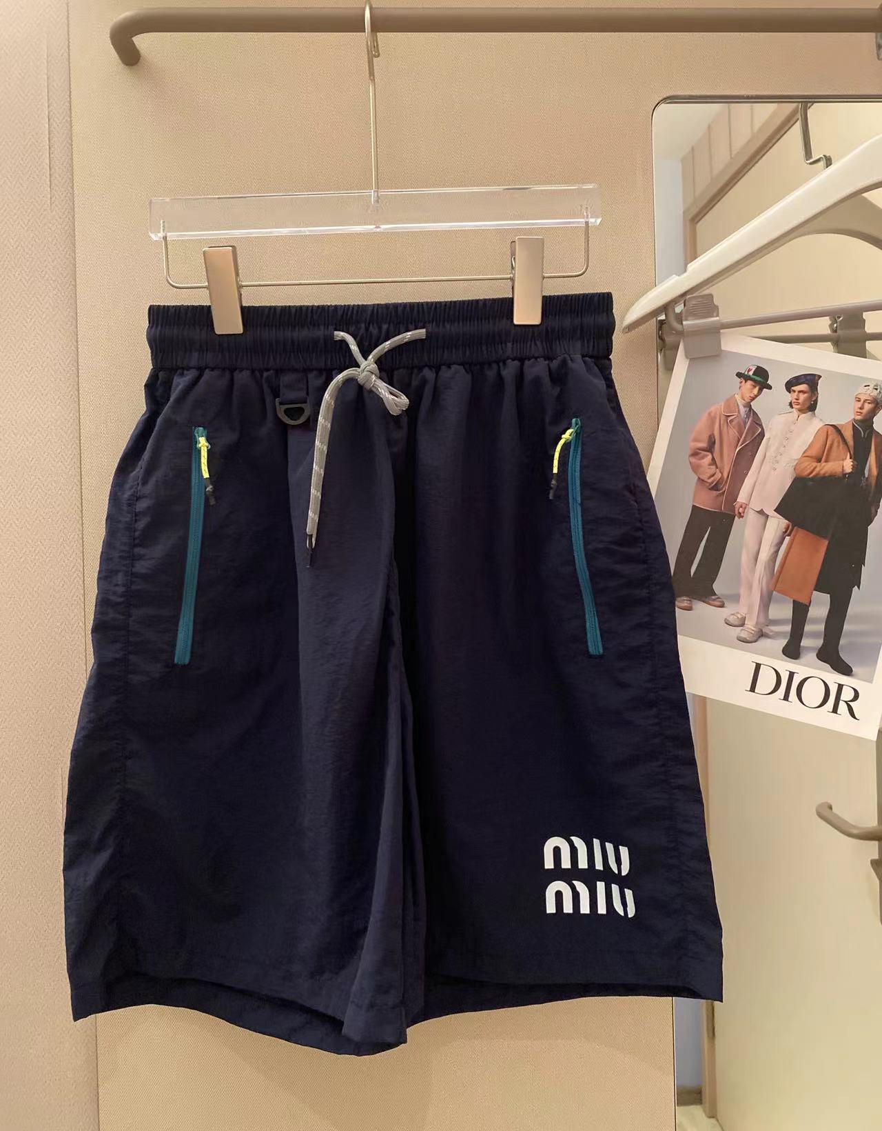 Miumiu 2025 Shorts: Ideal for Summer Sports and Leisure, Quick-Dry Fabric, Convenient Zipper Pockets. - 图片 5