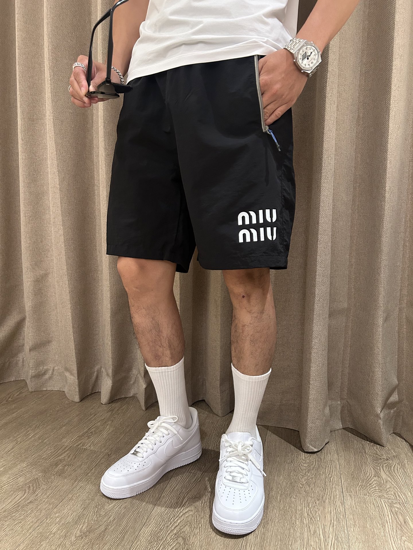 Miumiu 2025 Summer Shorts: Rapid Sweat Absorption, Stylish Design, Practical Pockets. - 图片 2