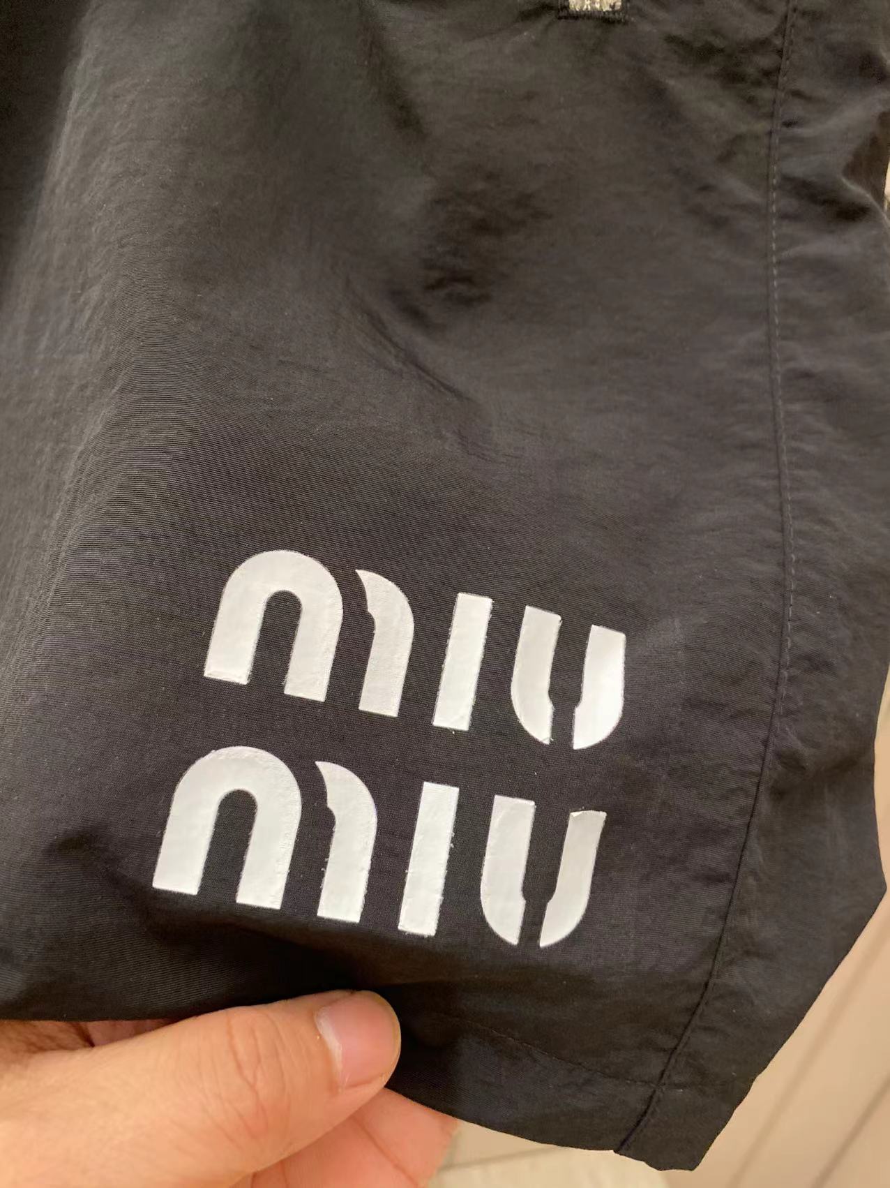 Miumiu 2025 Summer Shorts: Rapid Sweat Absorption, Stylish Design, Practical Pockets. - 图片 6
