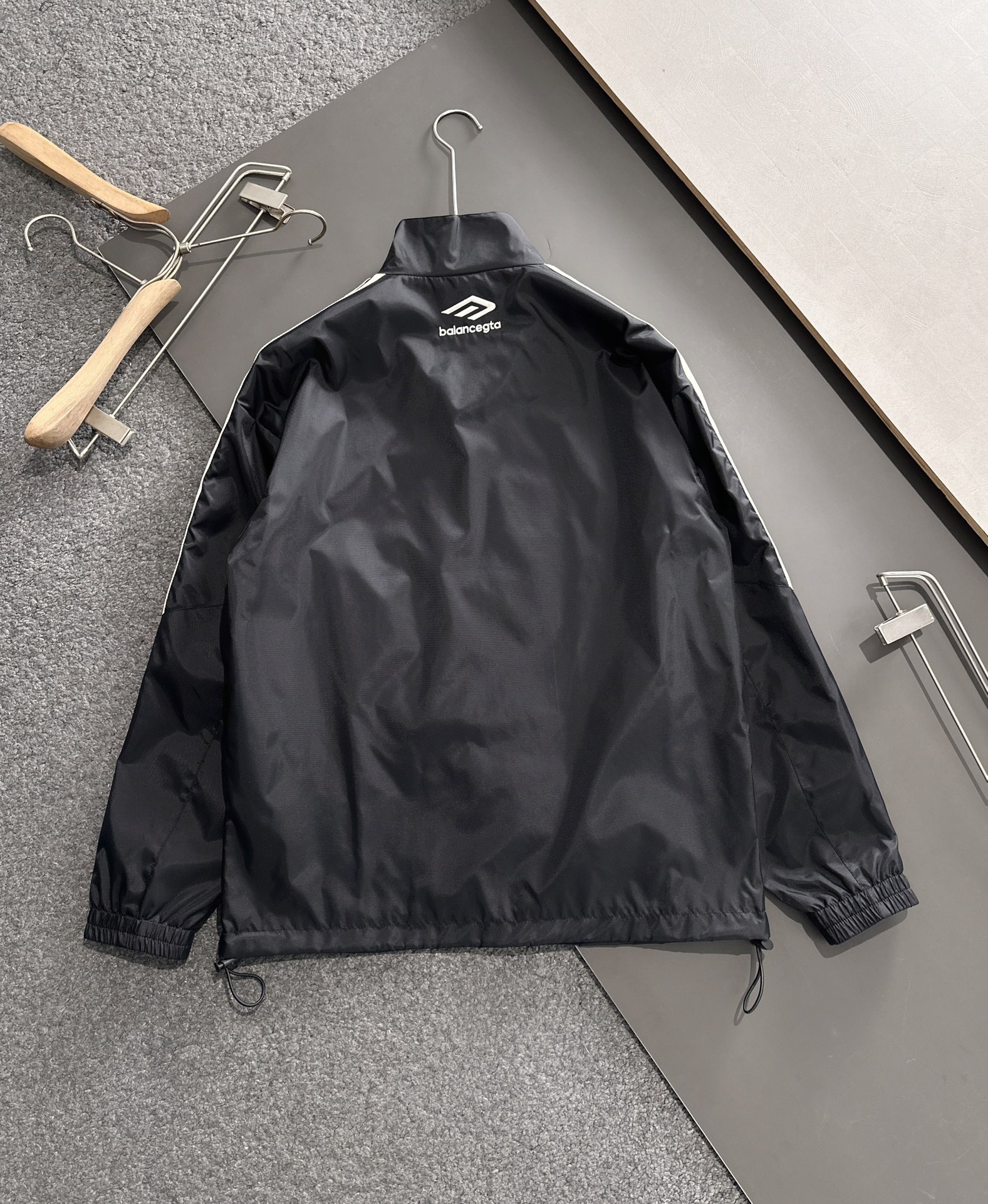 BAL2024年开春专柜爆款男士商务风衣高版本夹克原版1比1外套时尚都市款特供面料都是英国进口的超薄聚酯