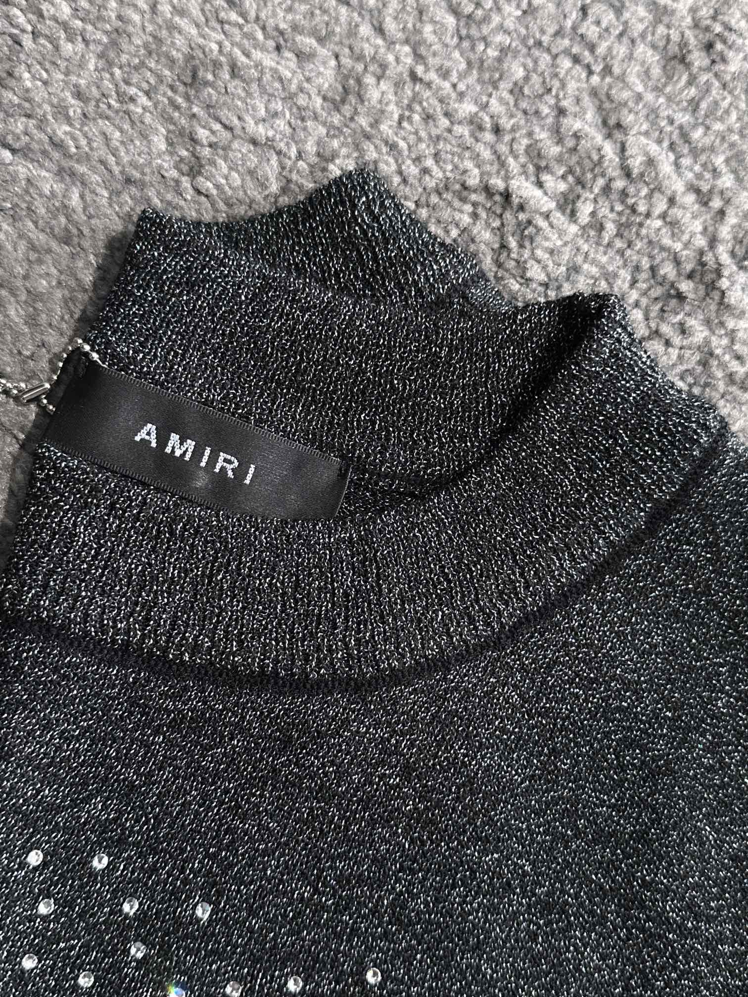Amir2024春夏新款S-XL胸口简约logo元素短袖针织T恤定制高级面料手感柔软舒适带有弹力简约大气