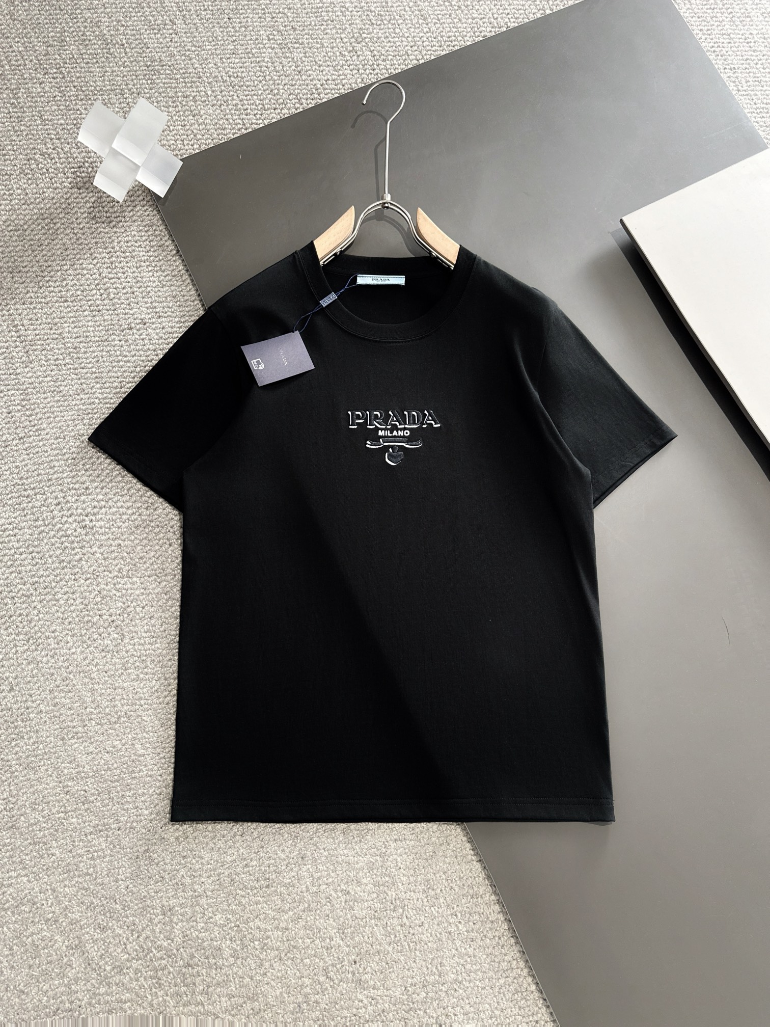 Prada Kleidung T-Shirt Schwarz Weiß Frühling/Sommer Kollektion Fashion Kurzarm