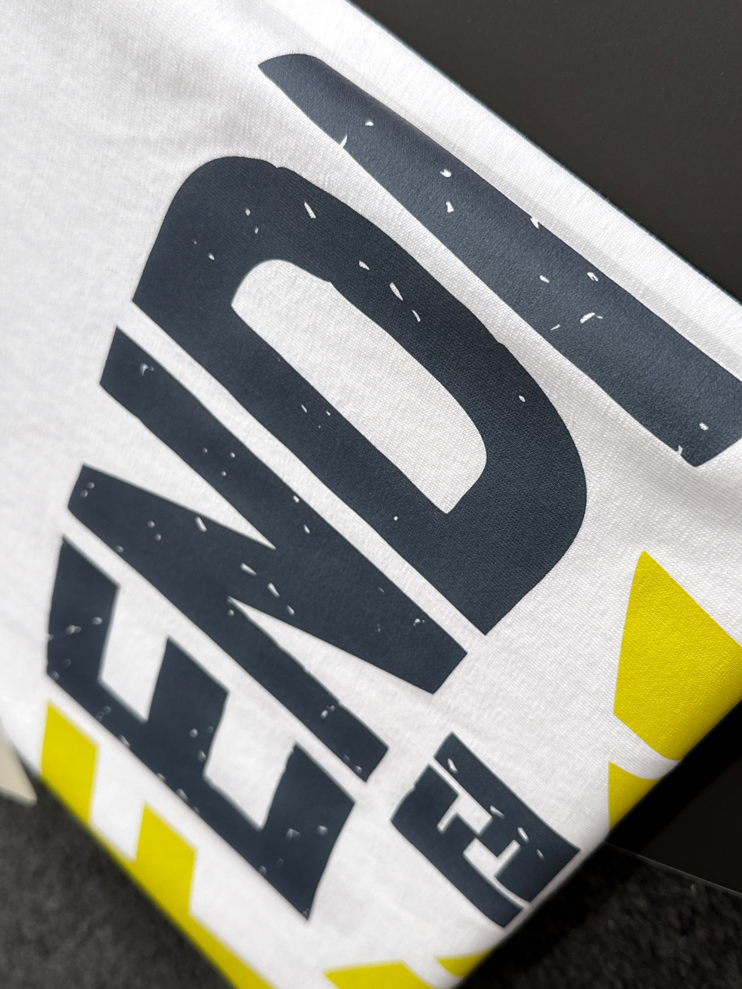  FD 2025SS春装最新款圆领时尚短袖T恤，官网同步，专柜纯棉面料！贴肤舒适，耐看又好穿，经典简约l