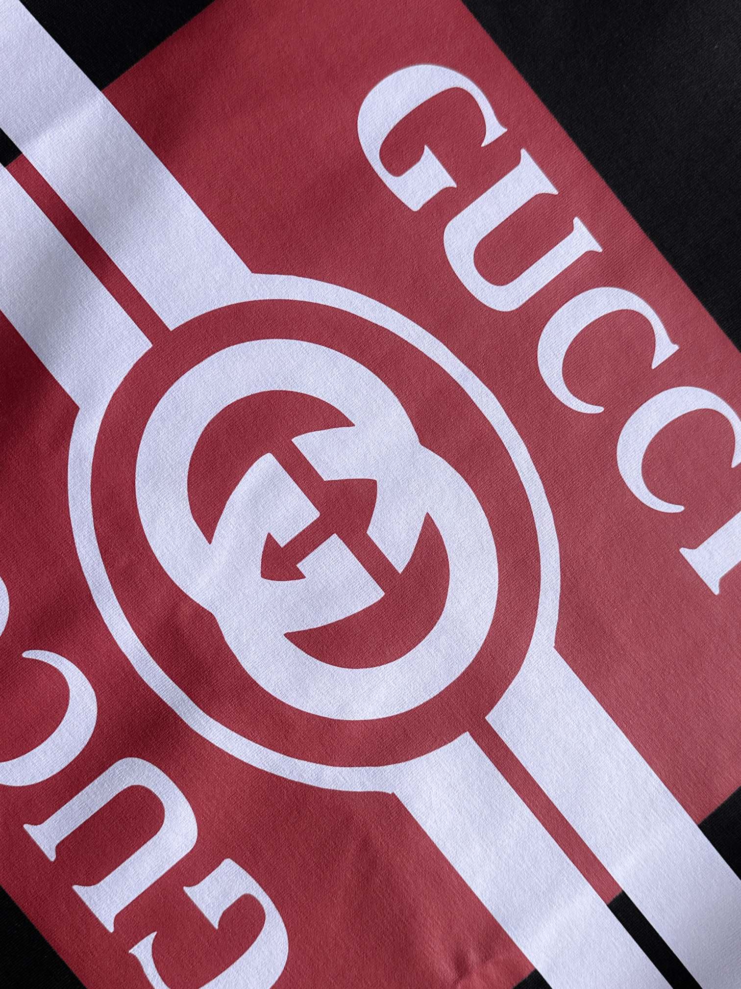  GUC 2025SS春夏最新款圆领时尚短袖T恤，官网同步，专柜纯棉面料！贴肤舒适，耐看又好穿，经典简约