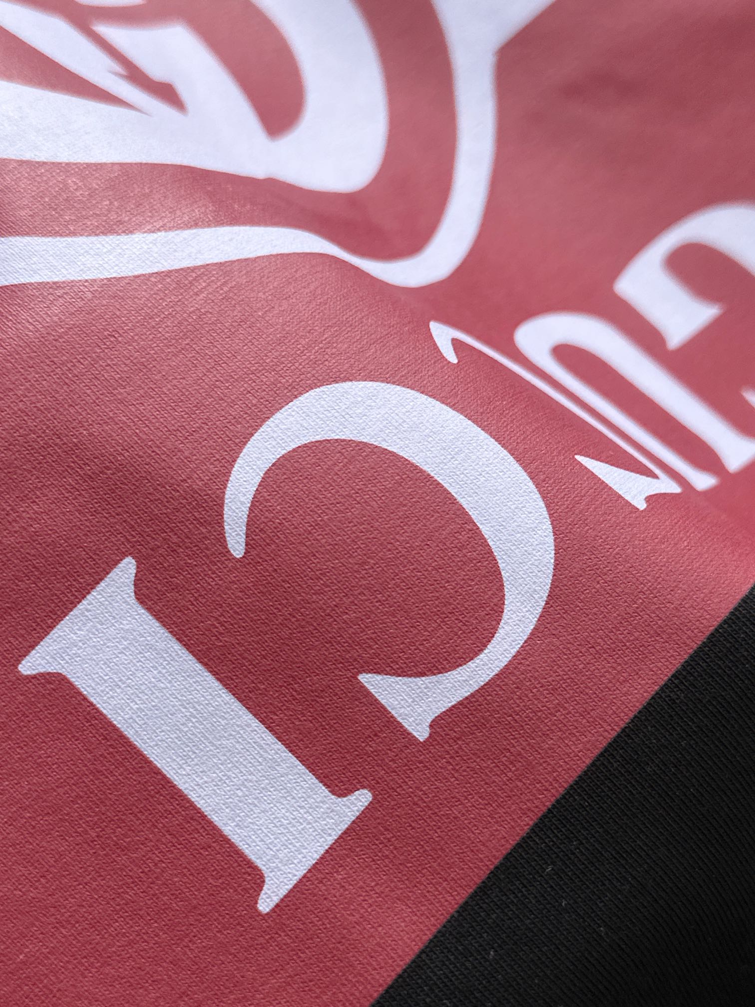  GUC 2025SS春夏最新款圆领时尚短袖T恤，官网同步，专柜纯棉面料！贴肤舒适，耐看又好穿，经典简约