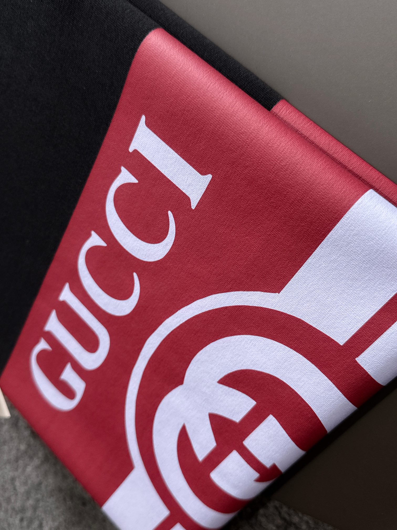  GUC 2025SS春夏最新款圆领时尚短袖T恤，官网同步，专柜纯棉面料！贴肤舒适，耐看又好穿，经典简约