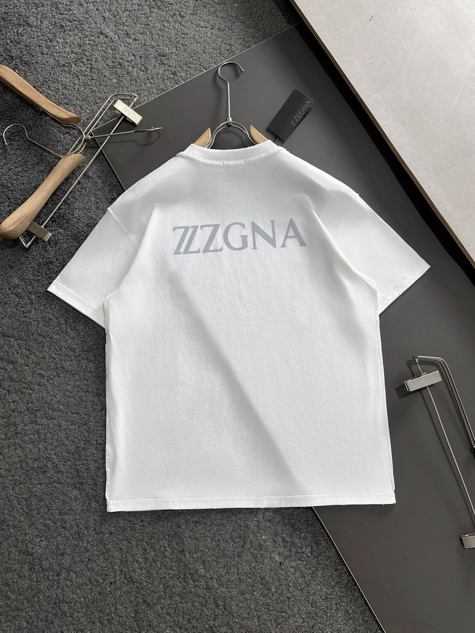  ZG 2025SS春夏最新款圆领时尚短袖T恤，官网同步，专柜纯棉面料！贴肤舒适，耐看又好穿，经典简约l