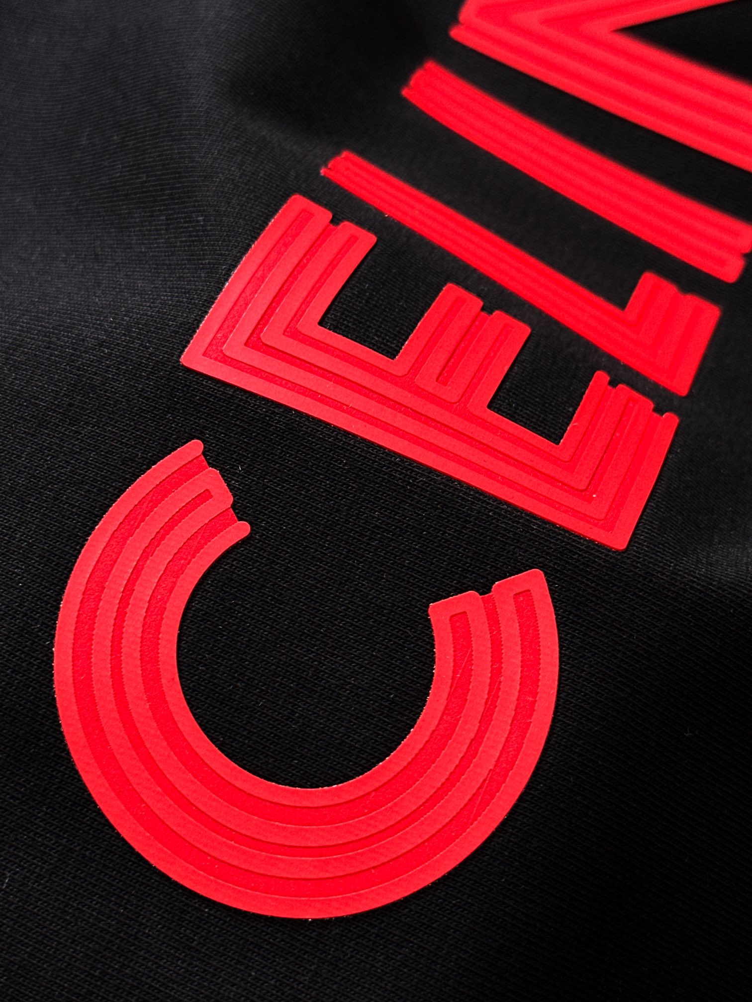  CEL 2025SS春夏最新款圆领时尚短袖T恤，官网同步，专柜纯棉面料！贴肤舒适，耐看又好穿，经典简约