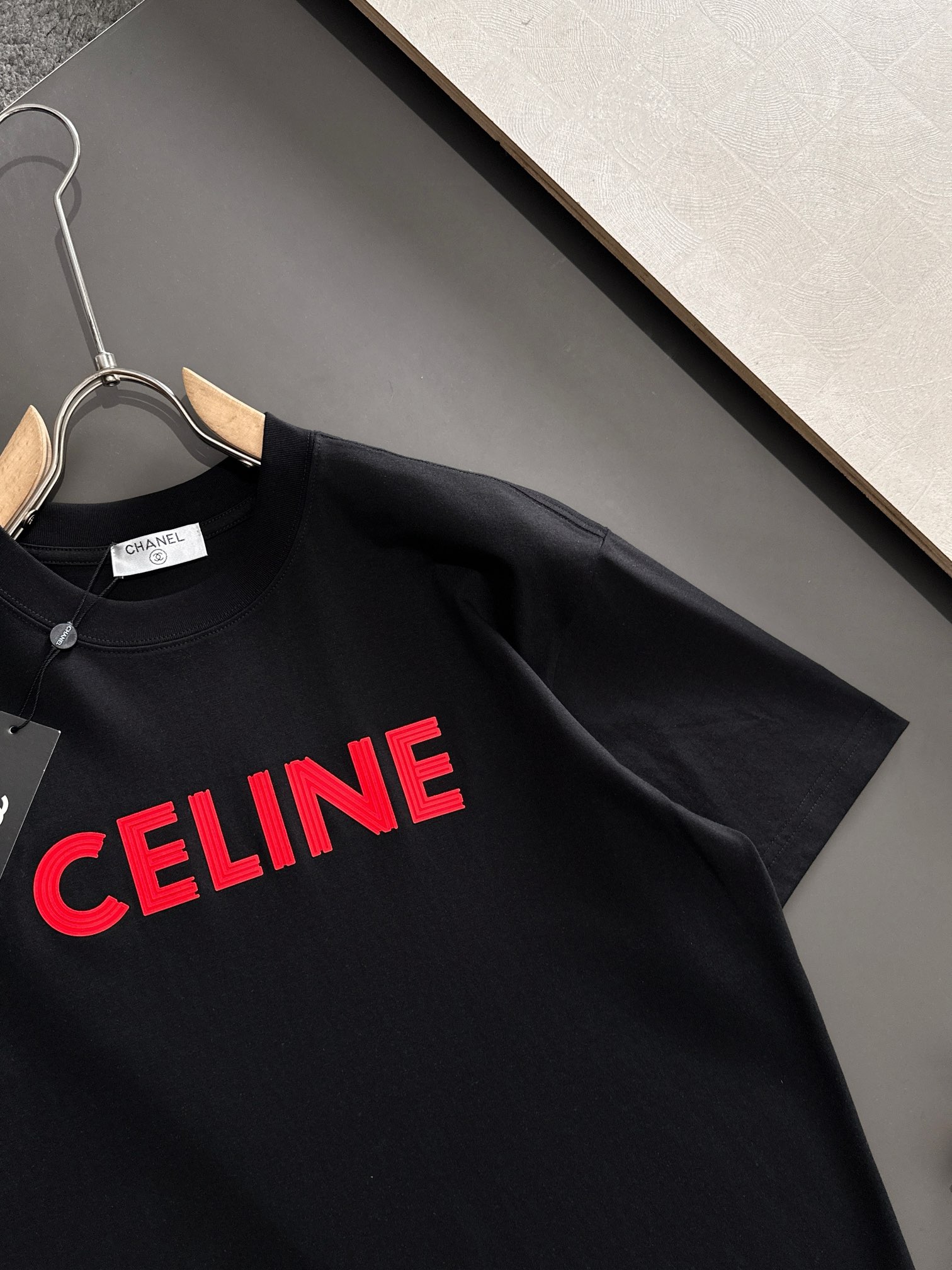  CEL 2025SS春夏最新款圆领时尚短袖T恤，官网同步，专柜纯棉面料！贴肤舒适，耐看又好穿，经典简约