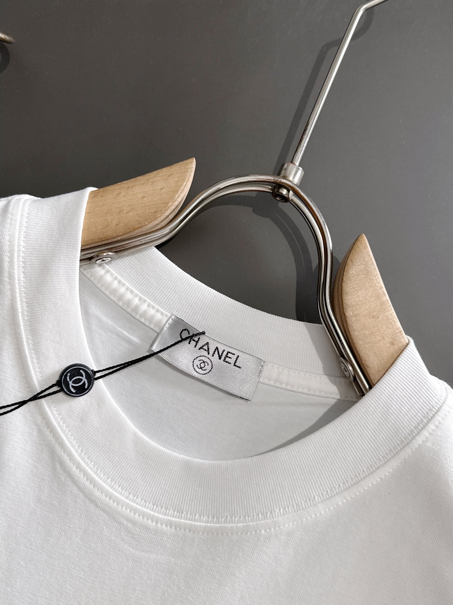  CEL  2025SS春夏最新款圆领时尚短袖T恤，官网同步，专柜纯棉面料！贴肤舒适，耐看又好穿，经典简