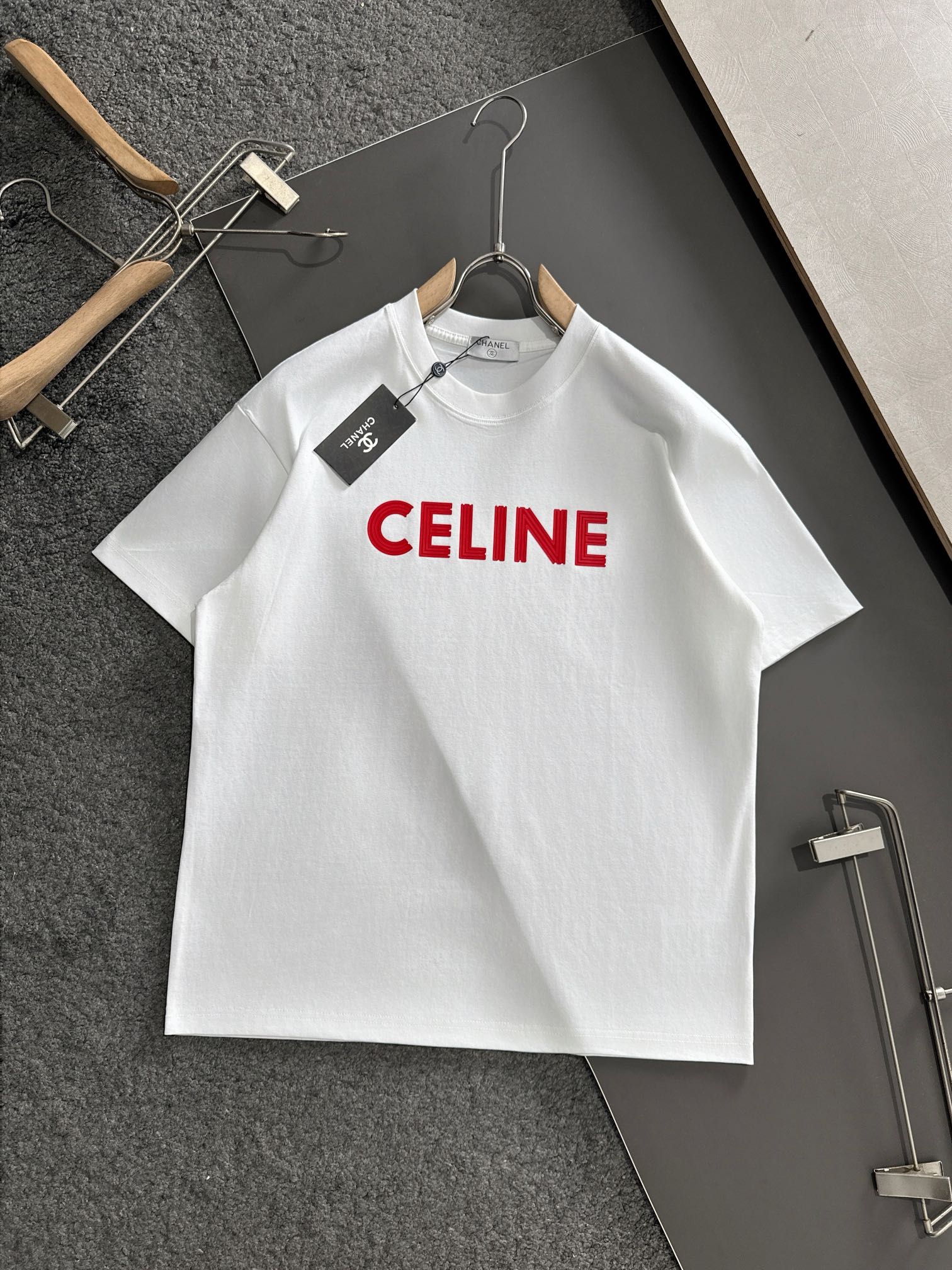 NO:431570,CEL 2025SS spring and summer latest round neck fashionable short-sleeved T-shirt, synchronized on the official website, and private cotton fabric for the counter!  Comfortable skin, durable and easy to wear, classic simple logo design, original factory craftsmanship, must-have items for handsome men. S-XXXL, T-shirt,tees, t-shirt,alexander wang19860909CEL 2025SS春夏最新款圆领时尚短袖T恤,官网同步,专柜纯棉面料！贴肤舒适,耐看又好穿,经典简约logo设计,原厂工艺一丝不苟,型男必备单品 码数S-XXXL,,T-shirt,tees，t-shirt,alexander wang,Men's clothing