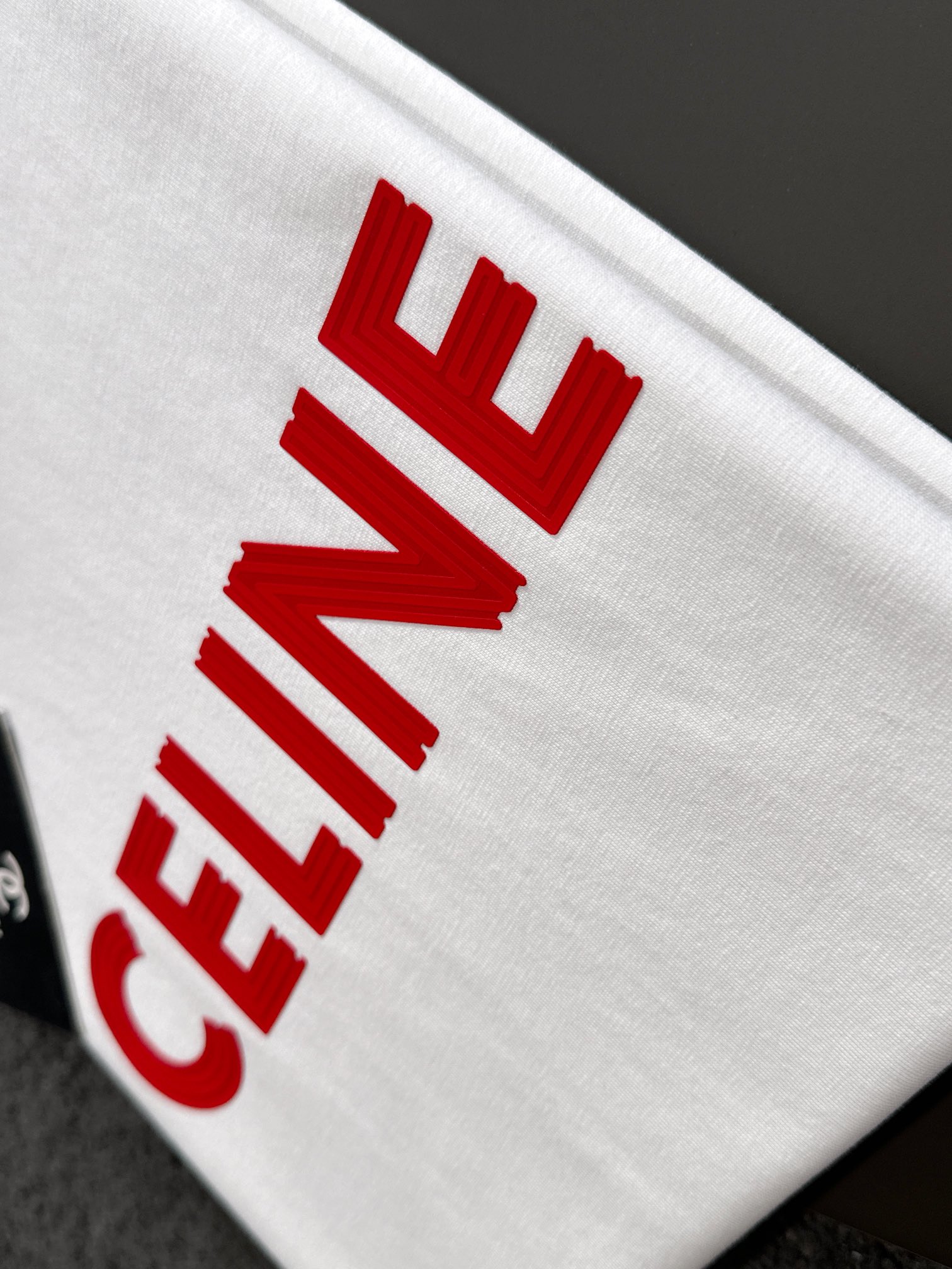  CEL  2025SS春夏最新款圆领时尚短袖T恤，官网同步，专柜纯棉面料！贴肤舒适，耐看又好穿，经典简