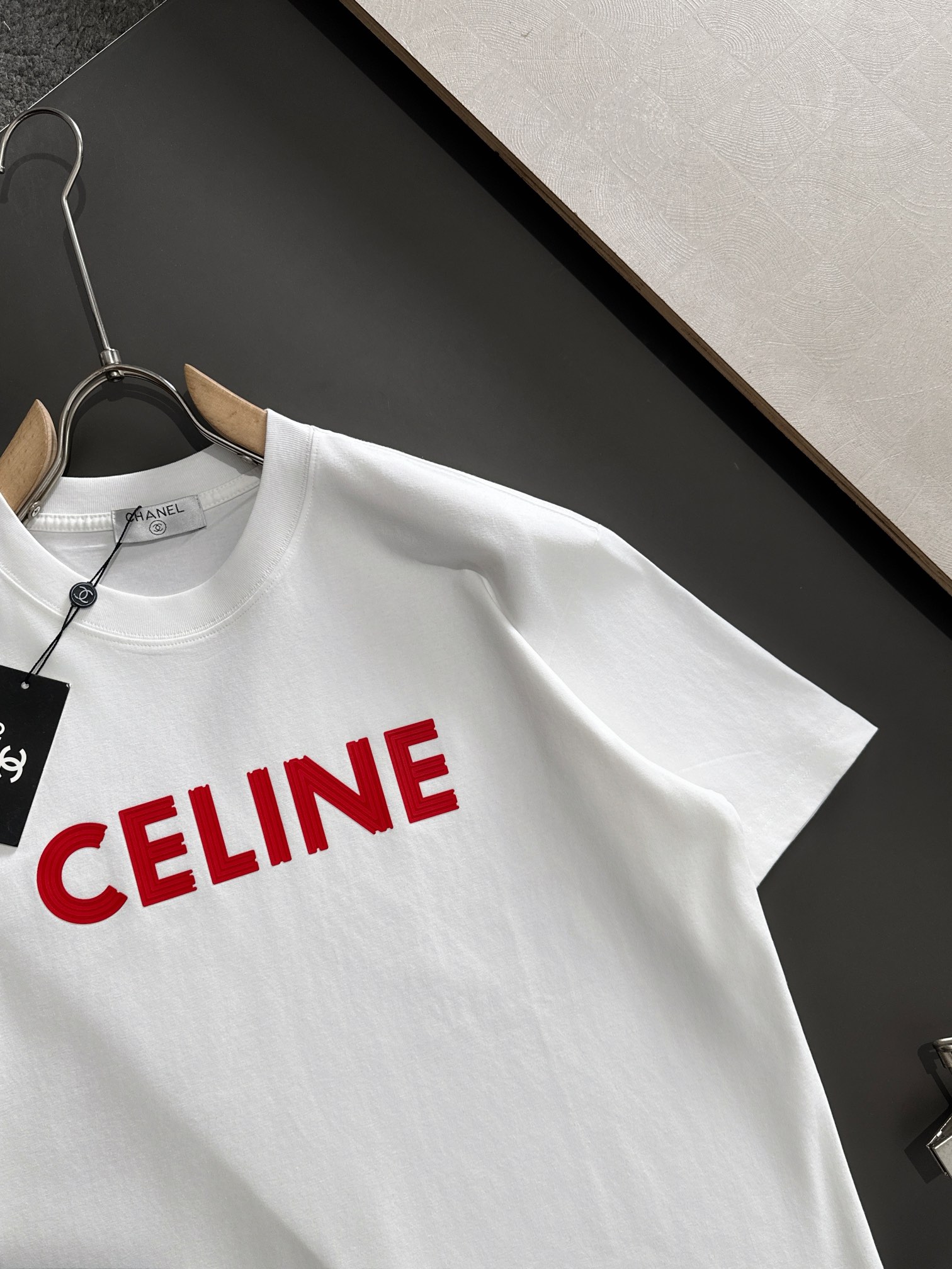  CEL  2025SS春夏最新款圆领时尚短袖T恤，官网同步，专柜纯棉面料！贴肤舒适，耐看又好穿，经典简