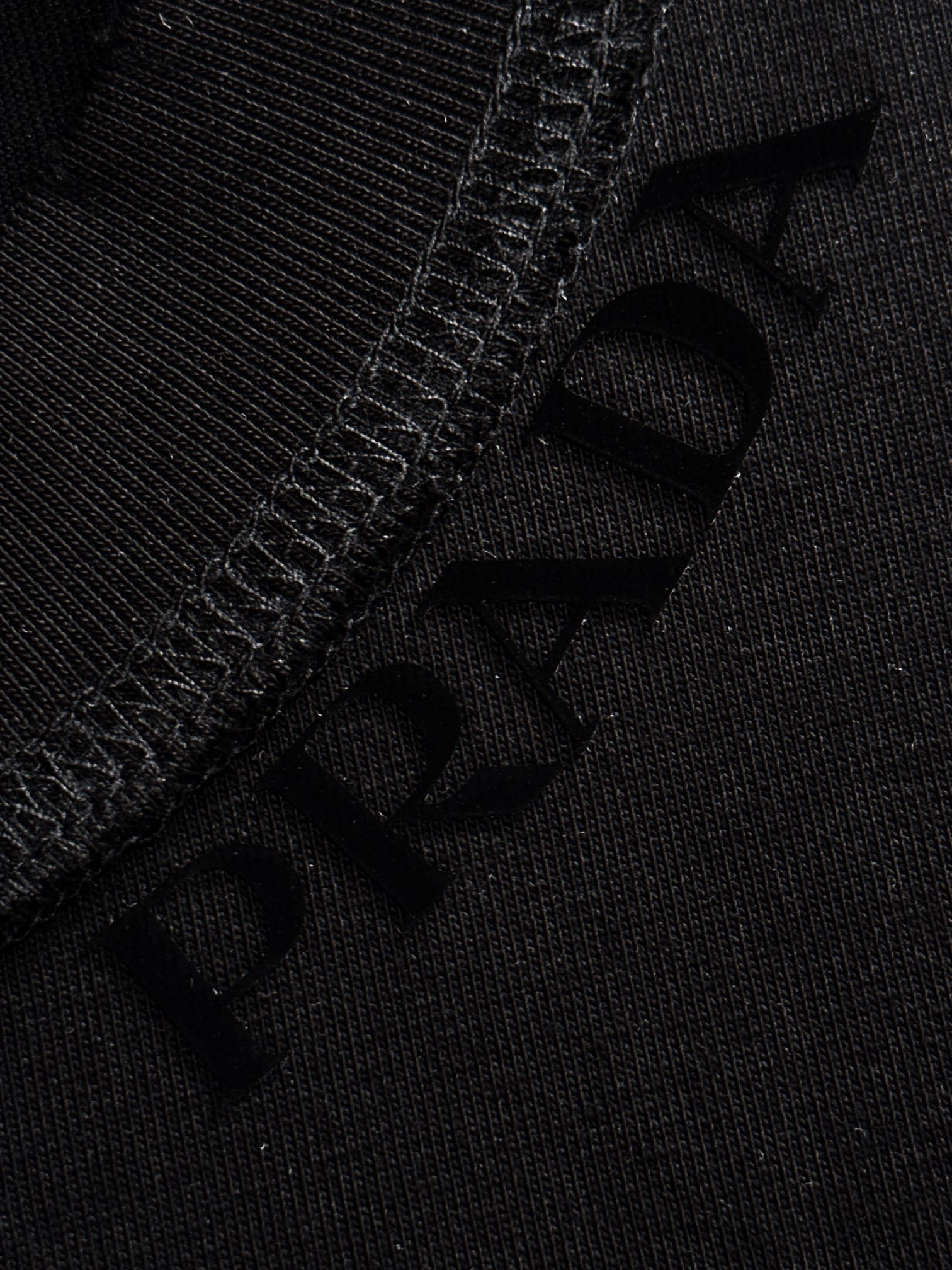  PRAD 2025SS春夏最新款圆领时尚短袖T恤，官网同步，专柜纯棉面料！贴肤舒适，耐看又好穿，经典简