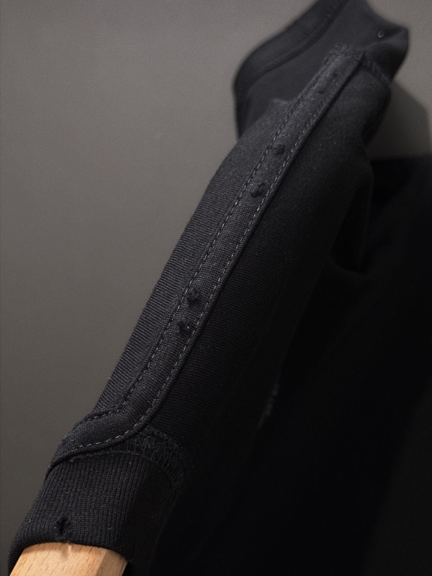  PRAD 2025SS春夏最新款圆领时尚短袖T恤，官网同步，专柜纯棉面料！贴肤舒适，耐看又好穿，经典简