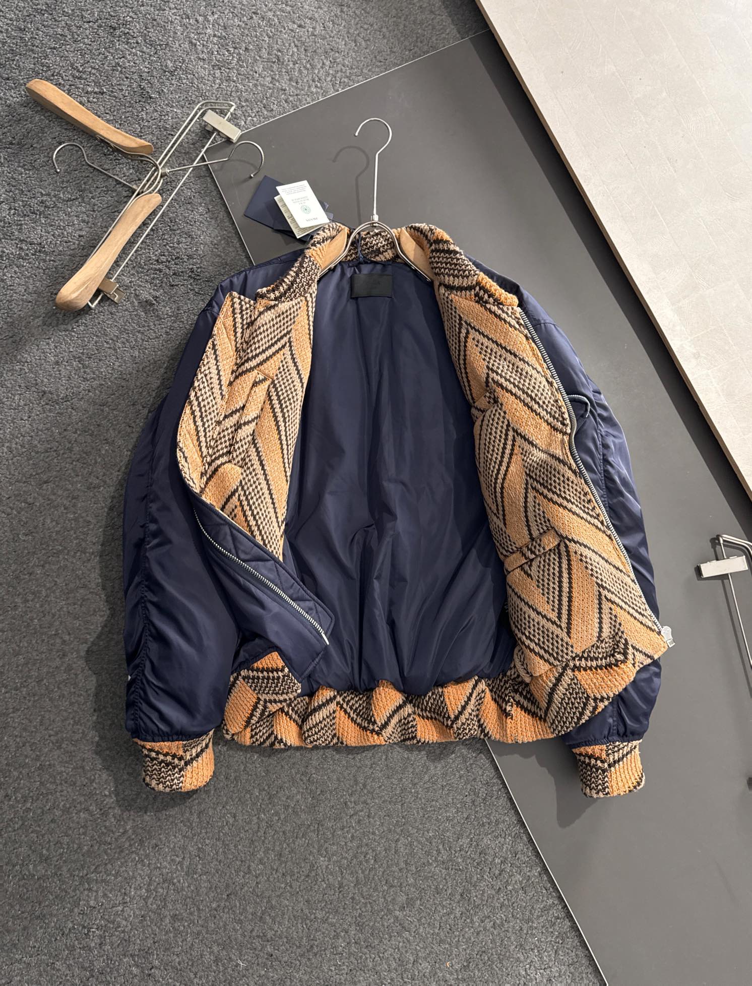 Luxury Wool Jacket with Intricate Details and Exclusive Design, Code XS-L - 图片 2