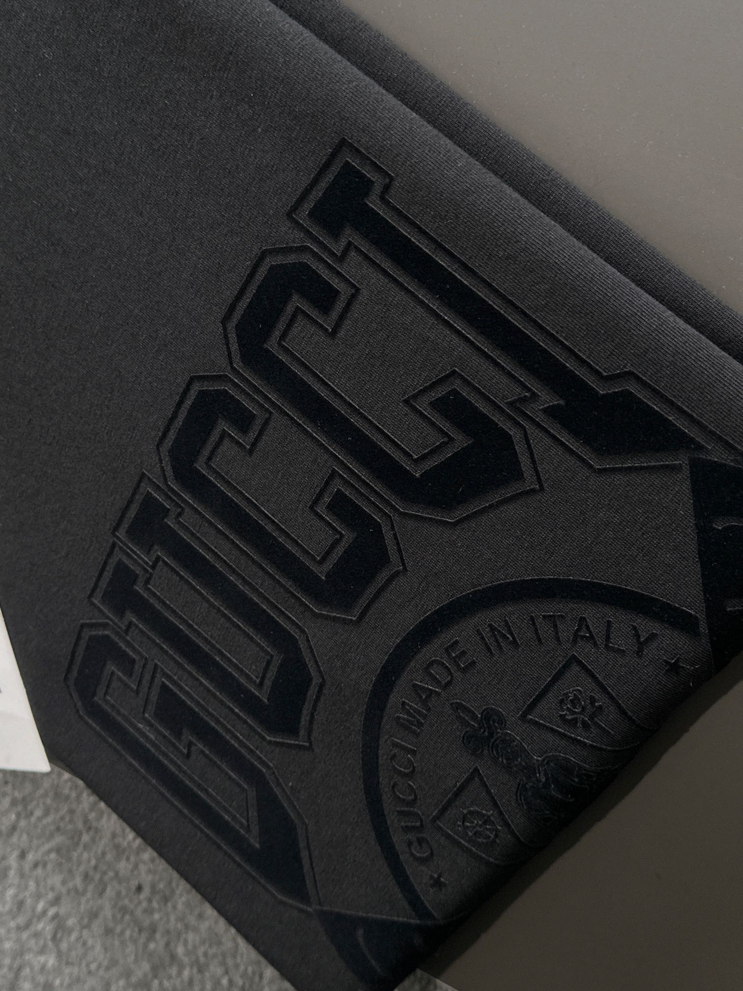  GUC 2025SS春夏最新款圆领时尚短袖T恤，官网同步，专柜纯棉面料！贴肤舒适，耐看又好穿，经典简约