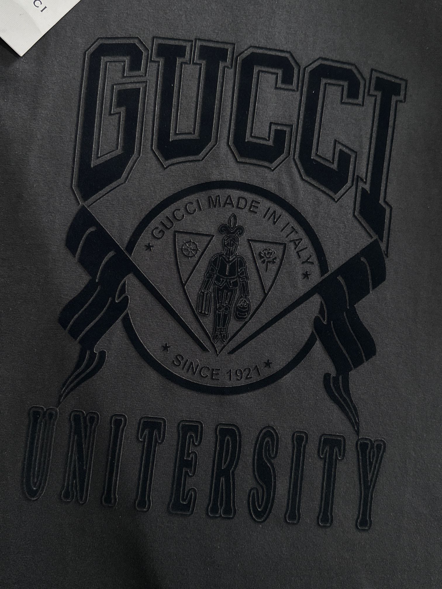  GUC 2025SS春夏最新款圆领时尚短袖T恤，官网同步，专柜纯棉面料！贴肤舒适，耐看又好穿，经典简约