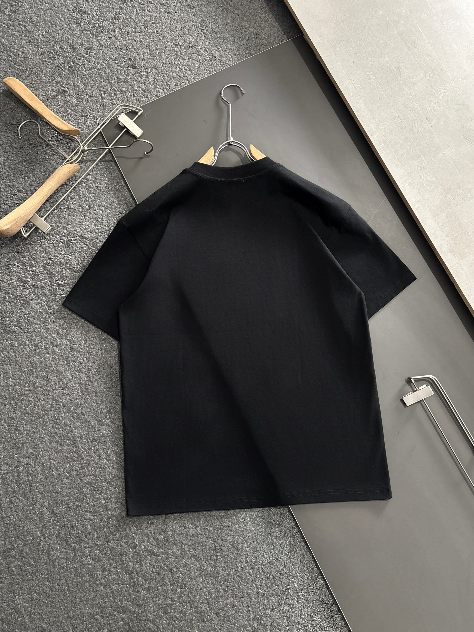  GUC 2025SS春夏最新款圆领时尚短袖T恤，官网同步，专柜纯棉面料！贴肤舒适，耐看又好穿，经典简约