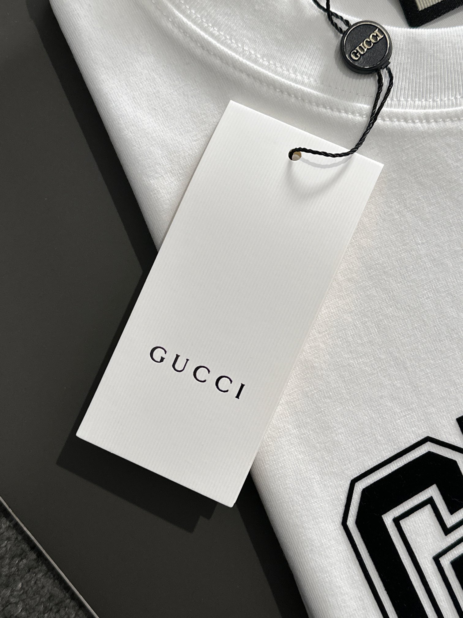  GUC 2025SS春夏最新款圆领时尚短袖T恤，官网同步，专柜纯棉面料！贴肤舒适，耐看又好穿，经典简约