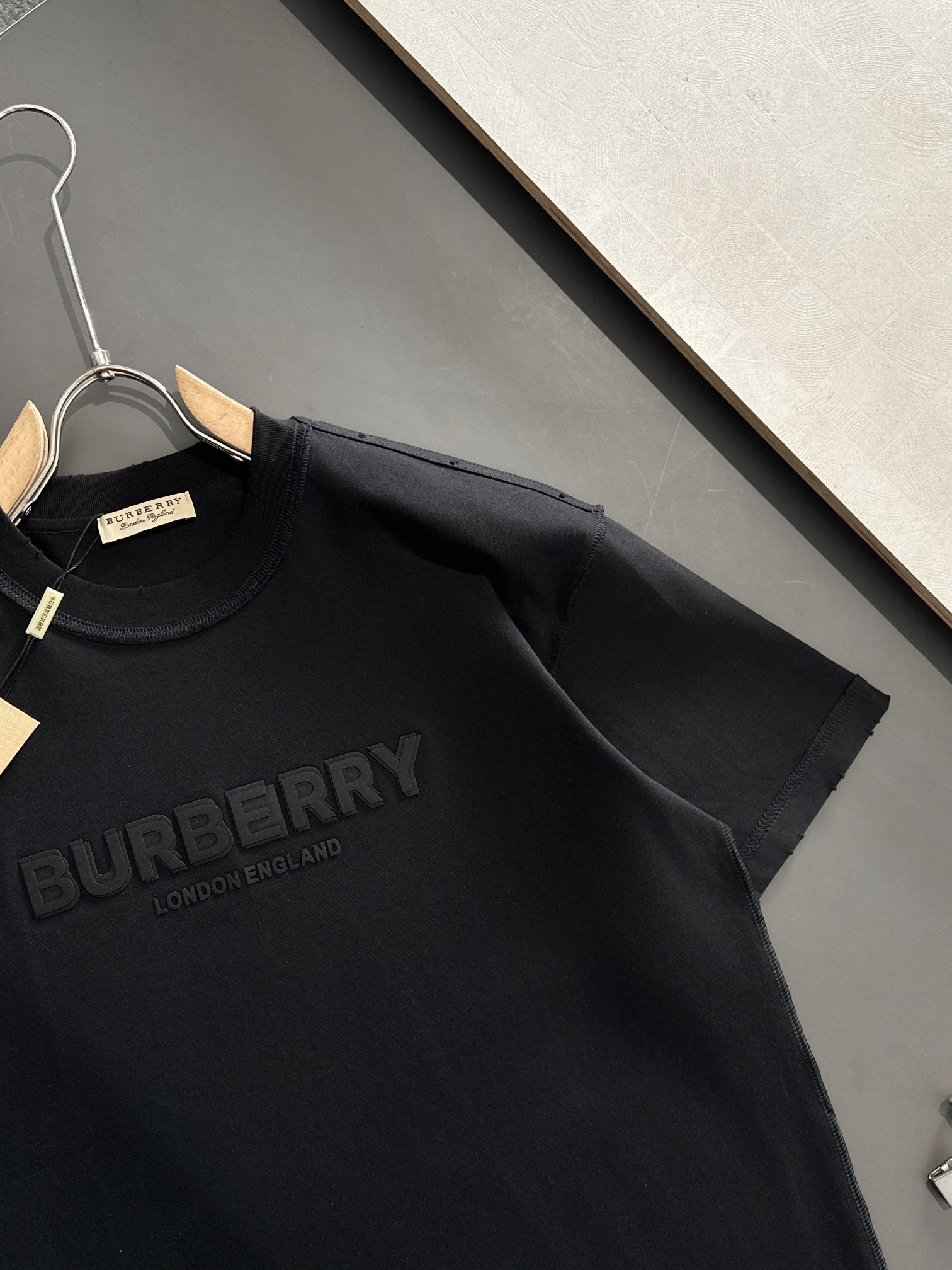 BBR 2025SS春夏最新款圆领时尚短袖T恤，官网同步，专柜纯棉面料！贴肤舒适，耐看又好穿，经典简约l