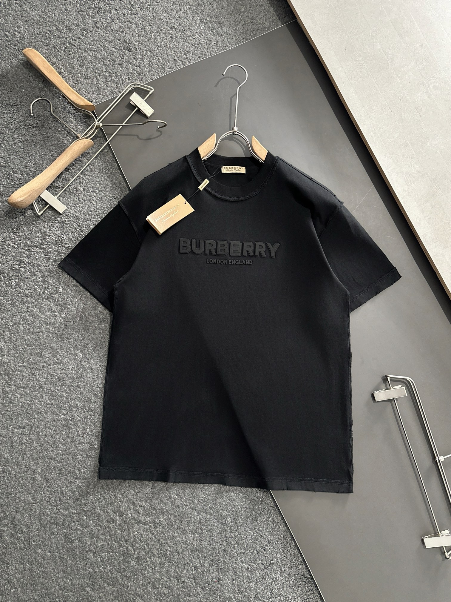 BBR 2025SS春夏最新款圆领时尚短袖T恤，官网同步，专柜纯棉面料！贴肤舒适，耐看又好穿，经典简约l