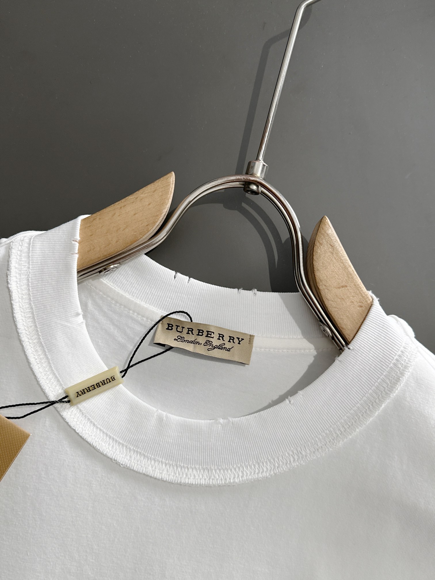 BBR 2025SS春夏最新款圆领时尚短袖T恤，官网同步，专柜纯棉面料！贴肤舒适，耐看又好穿，经典简约l