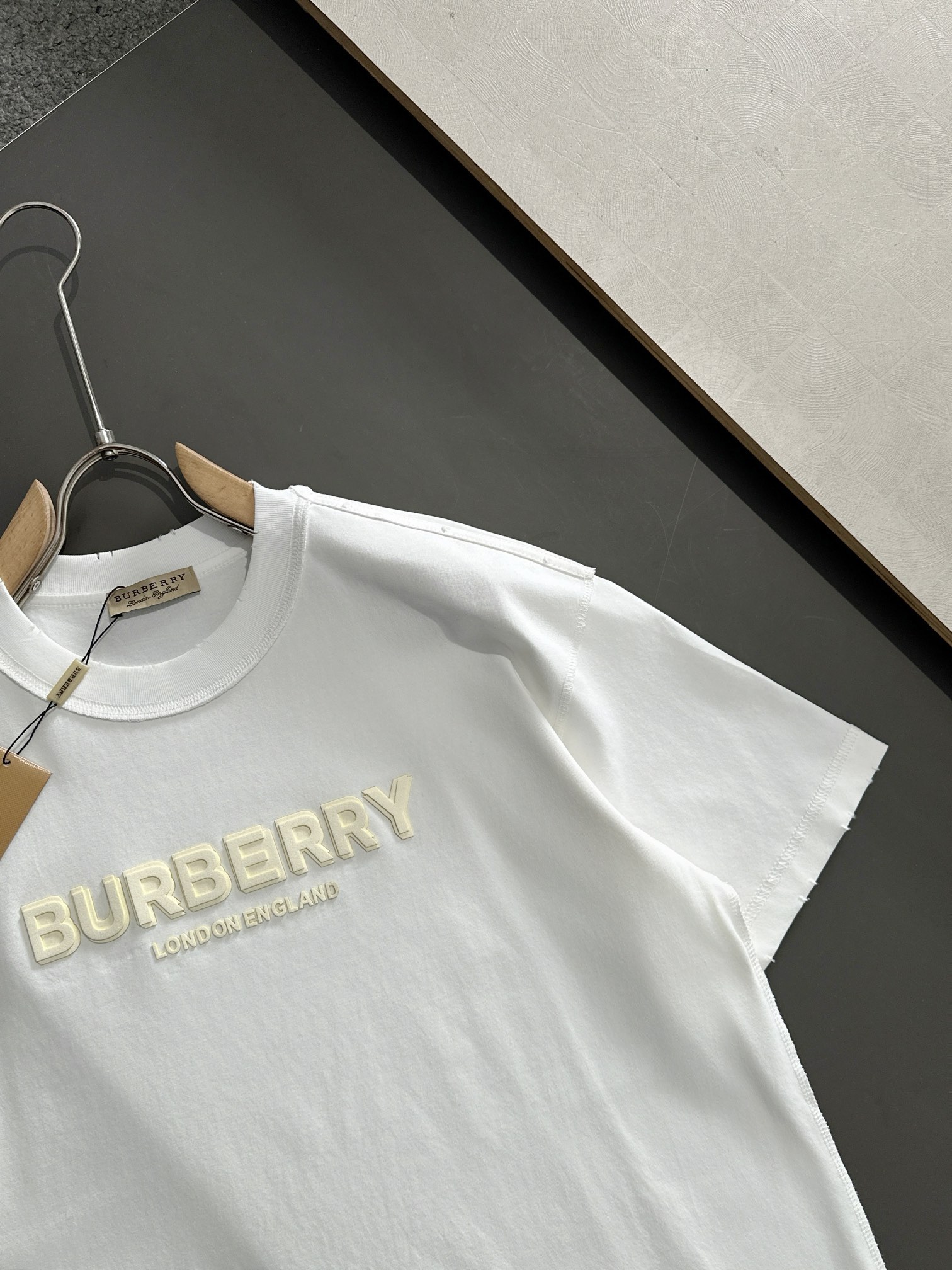 BBR 2025SS春夏最新款圆领时尚短袖T恤，官网同步，专柜纯棉面料！贴肤舒适，耐看又好穿，经典简约l