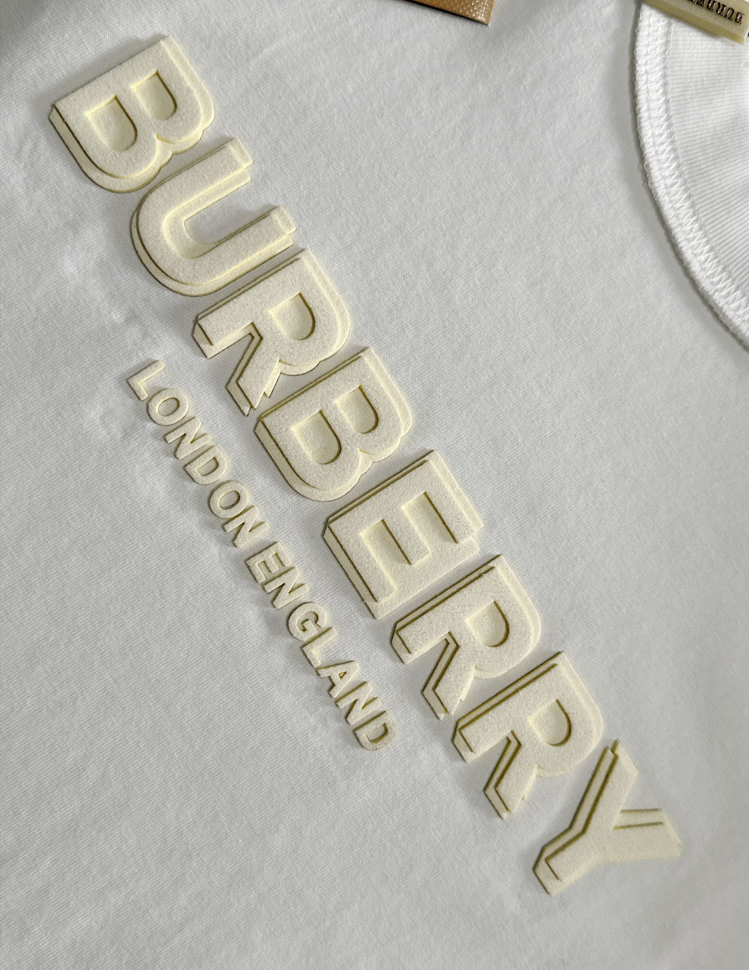 BBR 2025SS春夏最新款圆领时尚短袖T恤，官网同步，专柜纯棉面料！贴肤舒适，耐看又好穿，经典简约l