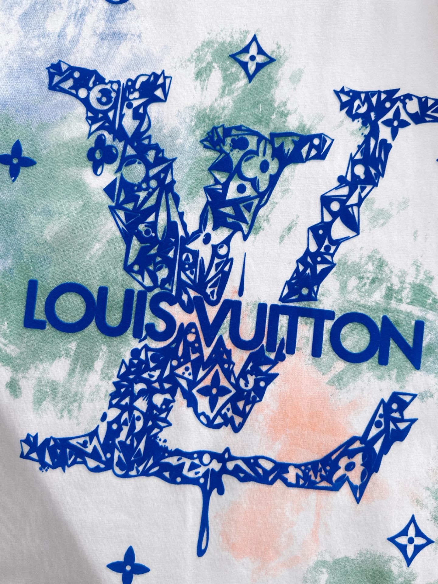 LV 2025春夏新款男女同款👫短袖T恤,!定制专属纯棉面料,定制原版工艺螺纹,胸前重工字母logo工