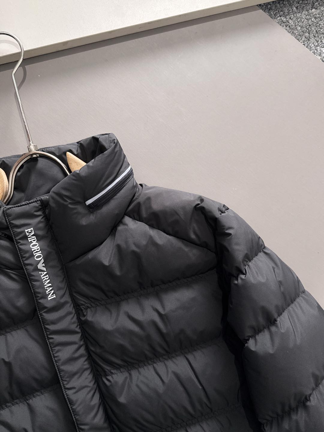 Armani 阿玛尼 2025秋冬专柜同步新品发布，最新款立领羽绒服出货，全部原版购入，无论面料和辅料，