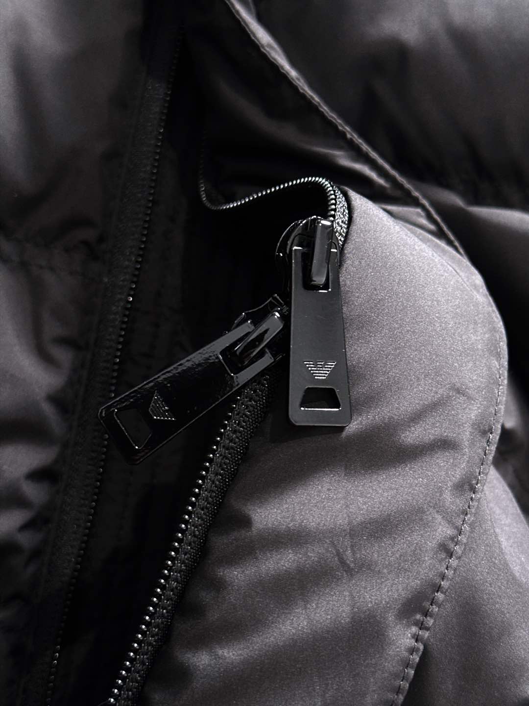 Armani 阿玛尼 2025秋冬专柜同步新品发布，最新款立领羽绒服出货，全部原版购入，无论面料和辅料，