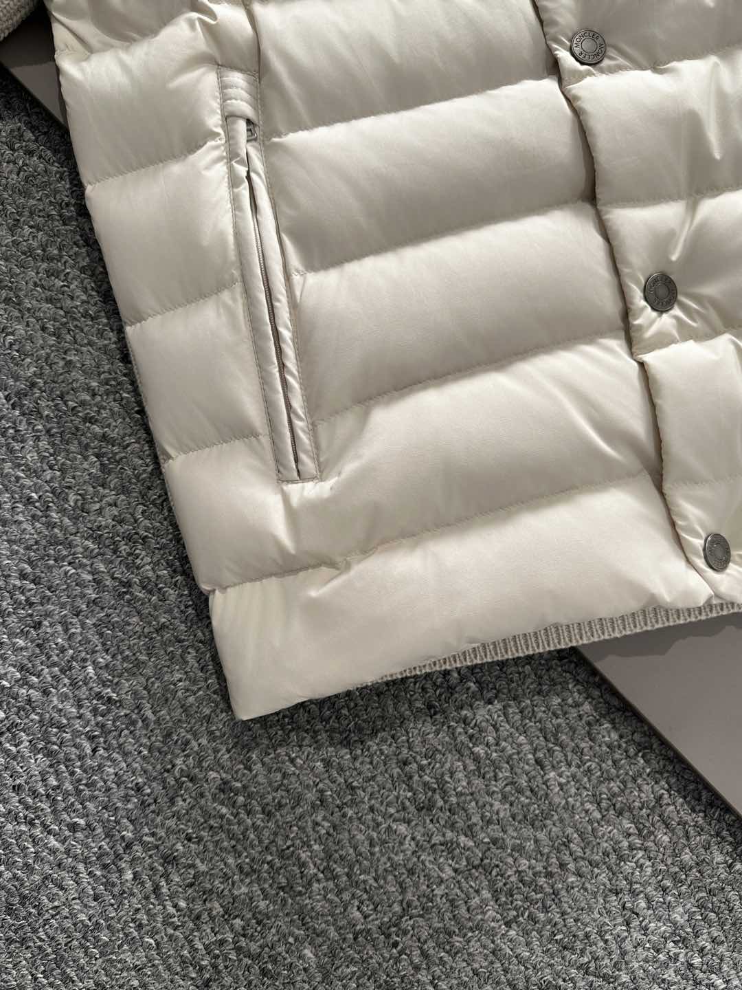 Moncler 蒙口 2025年秋冬新款羽绒服，针织拼接羽绒服采用新国标95白鸭绒，秋冬新品内搭神器！在