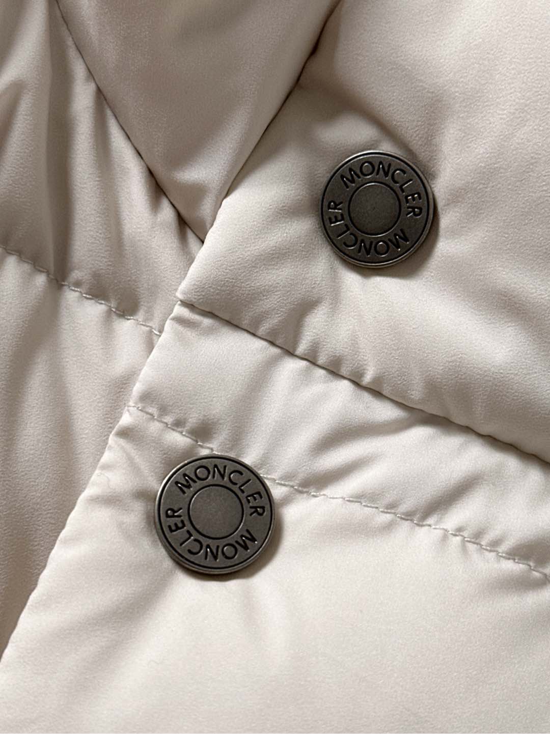 Moncler 蒙口 2025年秋冬新款羽绒服，针织拼接羽绒服采用新国标95白鸭绒，秋冬新品内搭神器！在