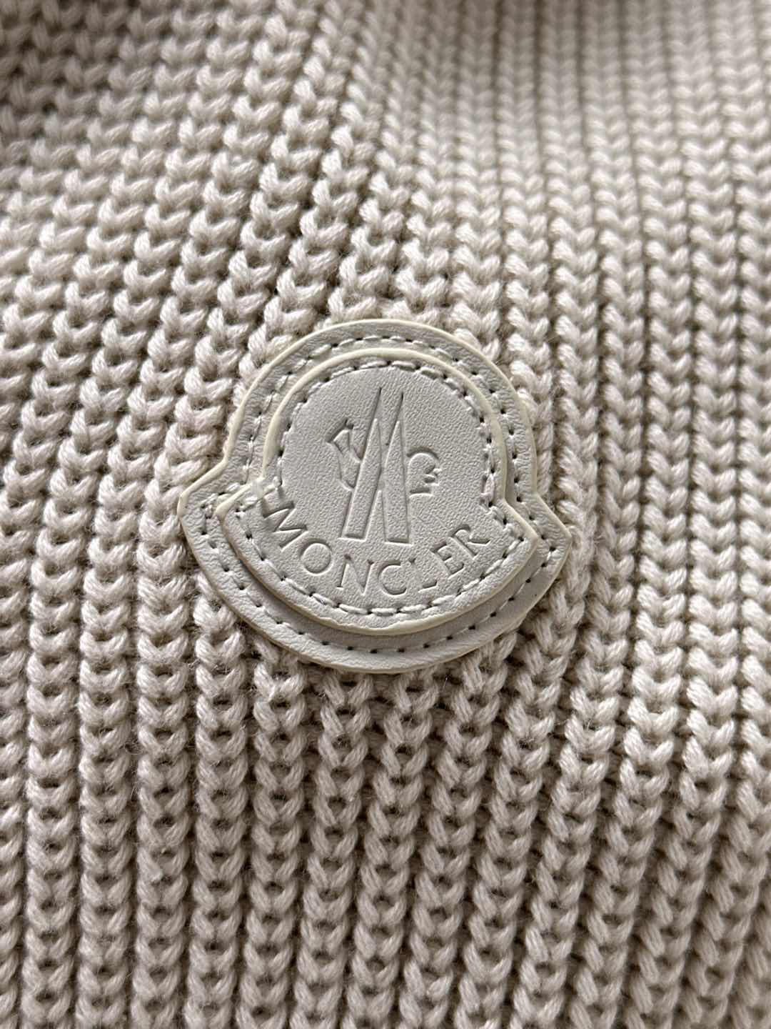 Moncler 蒙口 2025年秋冬新款羽绒服，针织拼接羽绒服采用新国标95白鸭绒，秋冬新品内搭神器！在