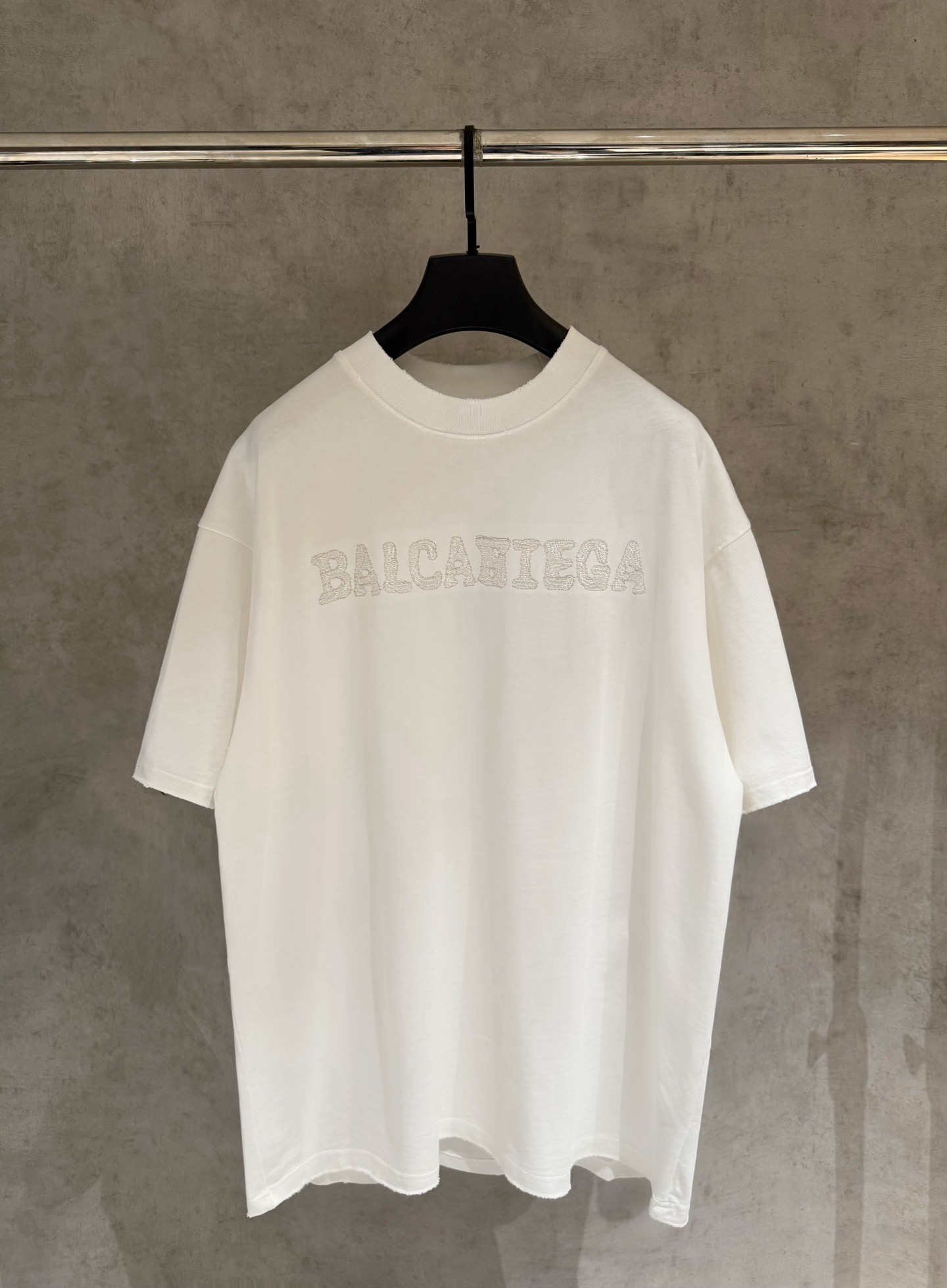 P110 [Estricto control de calidad] Camiseta de manga corta bordada BLCG Balenciaga 25ss. El tejido está confeccionado e…