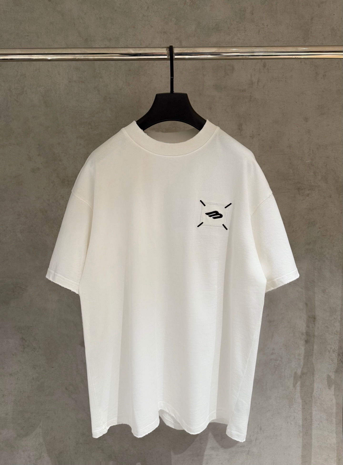 P105 [Estricto control de calidad] Camiseta de manga corta bordada BLCG Balenciaga 25ss. La tela está hecha de tejido d…