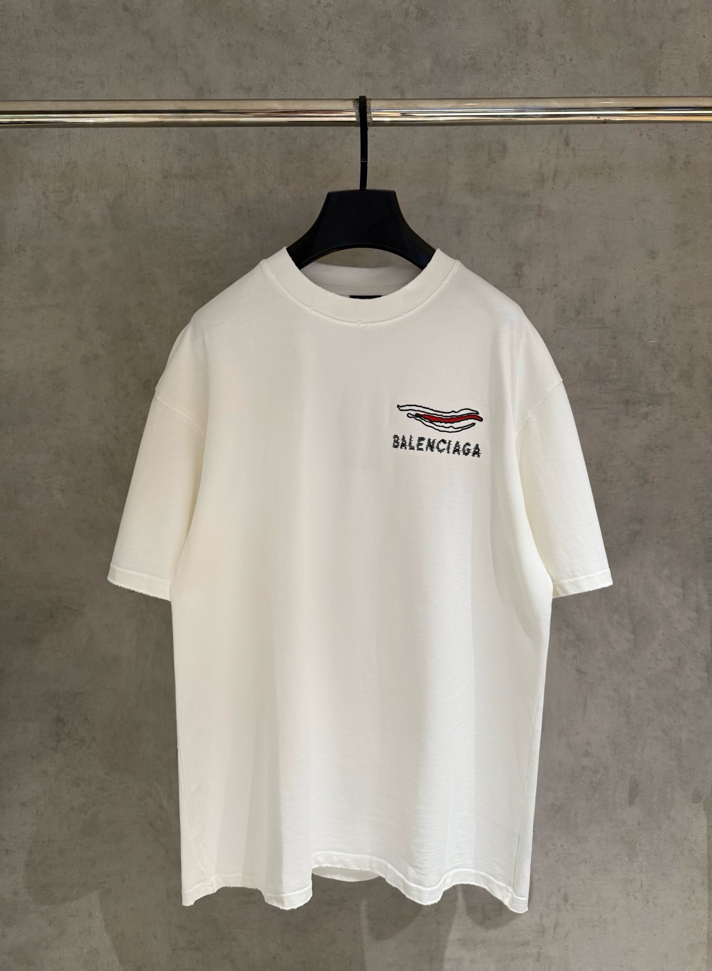 P105 [Estricto control de calidad] Camiseta de manga corta bordada BLCG Balenciaga 25ss. La tela está hecha de tela de …