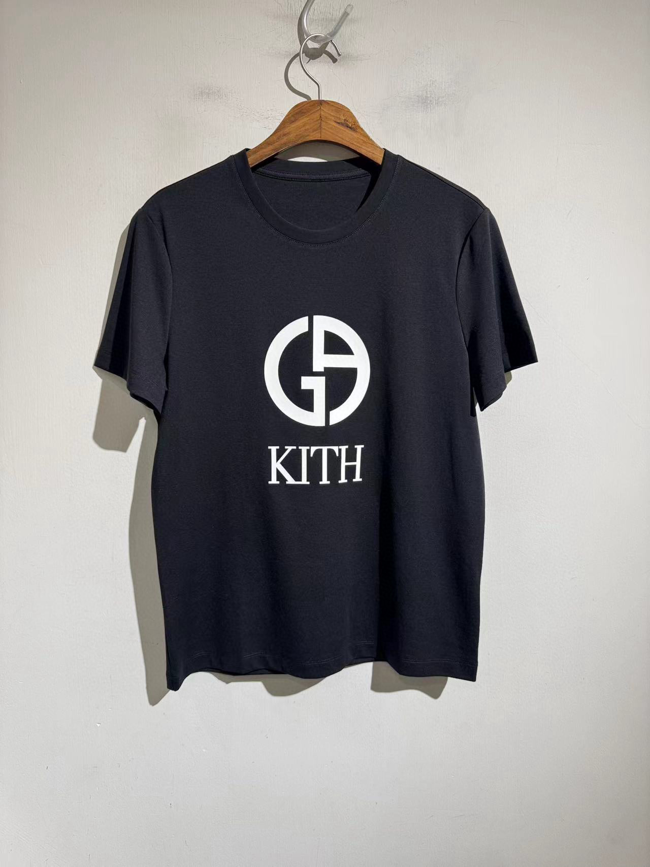 NO:150124,.Business style, overseas customer orders, standard style. Use three-dimensional 3D offset printing. Matched with mulberry silk-blend cotton fabric. Extremely casual and extremely comfortable short-sleeved. 25 spring and summer gA new style. This T-shirt is amazing!  The picture is clear enough to enlarge. Unique. Skin-friendly and breathable. Black and blue. Size m-2xL. Size m-2xL. Size m-2xL. Size m-2xL. Size m-2xL. Size 104. Shoulder width 44. Sleeve length 66. Other sizes. Bust L108. xL112. 2xL116. Shoulder width garment. Long sleeve length is 1.5cm. T-shirt, alexander wang.19860909.商务版型 海外客户订单 标准版型.应用立体3d胶印.搭配桑蚕丝混纺棉的面料.极其随性的、极致舒服的短袖.25春夏gA新款. 这款 T 恤太绝啦！清晰到可以放大的画面.独具特色.亲肤透气 黑 蓝 两色 尺码m-2xL. m码胸围104 肩宽44 衣长66.其他码胸围L108 xL112 2xL116 肩宽衣长长袖长每码相差1.5cm,,T-shirt,alexander wang,Men's clothing