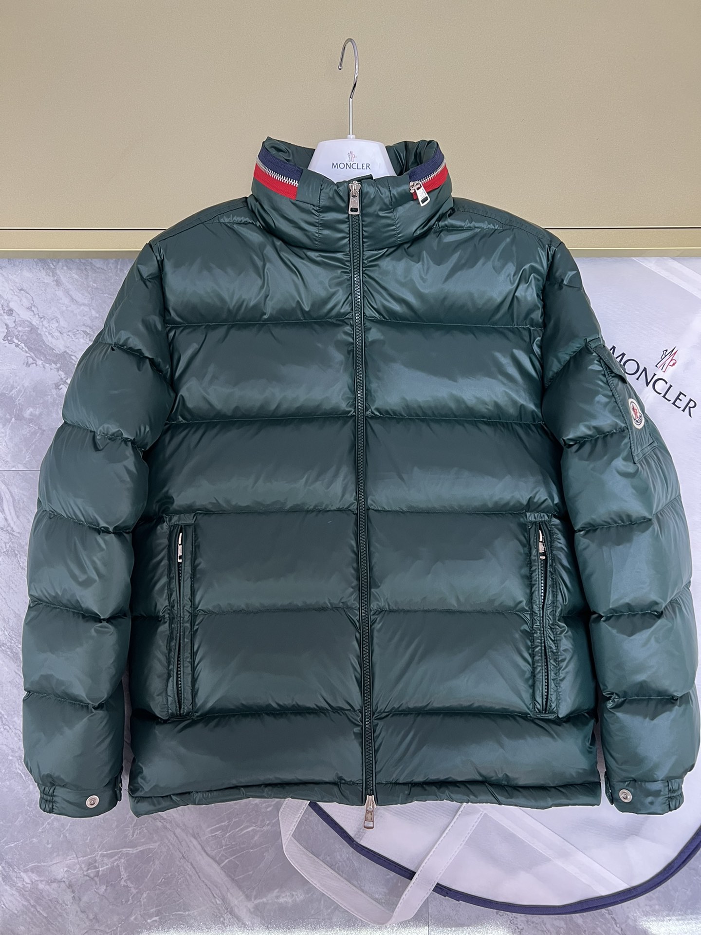 Moncler Ropa Abrigos y chaquetas Chaqueta de plumón Negro Verde Hombres Poliéster