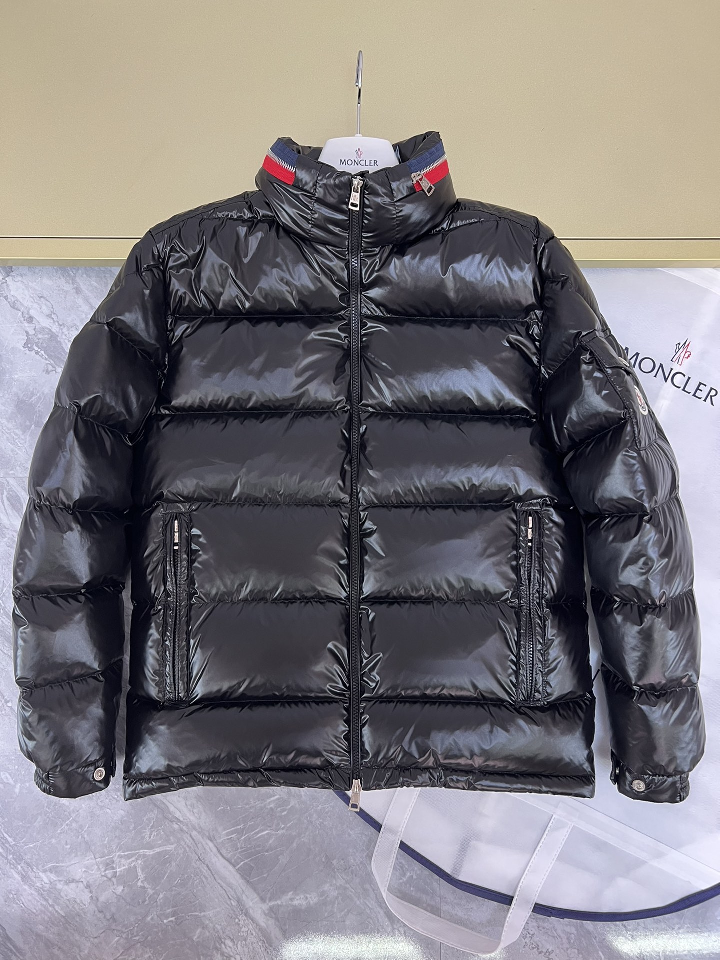 Moncler Ropa Abrigos y chaquetas Chaqueta de plumón Calidad sin igual
 Negro Verde Hombres Poliéster