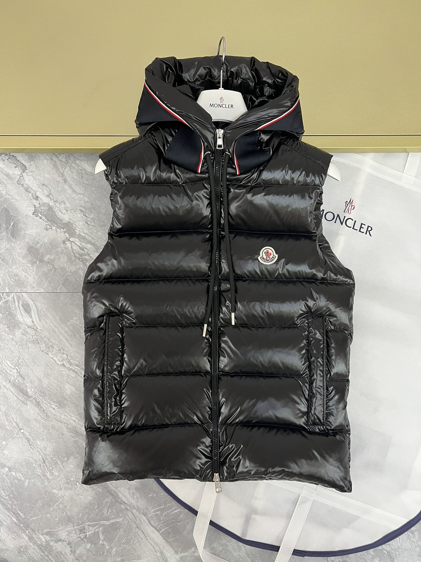 Moncler Ropa Camiseta de tirantes Chaleco En línea desde China Negro Blanco Nylon Plumón de pato blanco Colección otoño – invierno Blusa con capucha