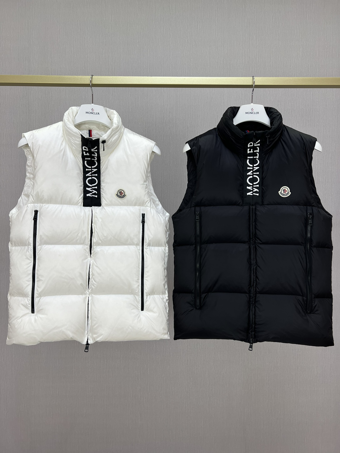 Moncler ملابس سترة أسفل اعلى الدبابة فيست تسوق رخيصة عالية الجودة 1: 1 نسخة طبق الأصل
 أسود . أبيض العام للرجال والنساء النساء ذكور ألياف البوليستر أوزة بيضاء أسفل الخريف والشتاء سلسلة aa000158