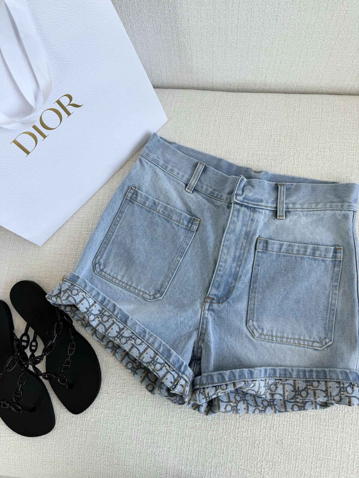 Stylish P588 Female Suit with Jeans Pockets and Floral Details for a Unique Look - 图片 1
