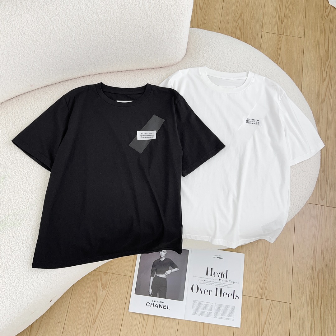 NO:331292,MM6 2025 spring and summer new model Niche design Digital tape printed round neck loose short-sleeved T-shirt, same style for men and women Color white Black SML, Masion margiela, T-shirt,tees, t-shirt,alexander wang19860909MM6 2025春夏新款 小众设计 数字胶带印花圆领宽松短袖T恤,男女同款 颜色白色 黑色 码数SML,,masion margiela,T-shirt,tees，t-shirt,alexander wang,Women's clothing