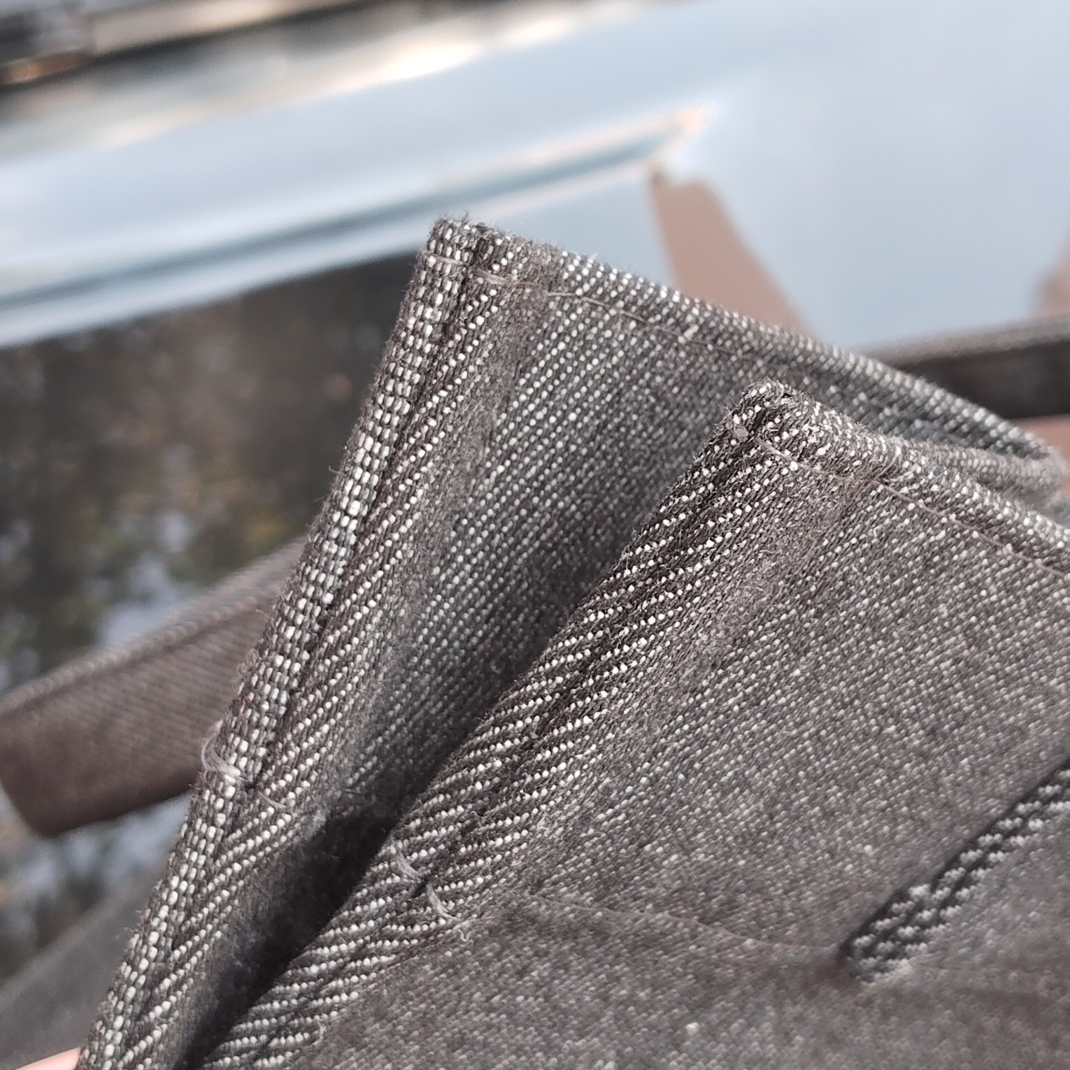 this spacious tote bag features a lightweight construction with generous - Comprehensive 9