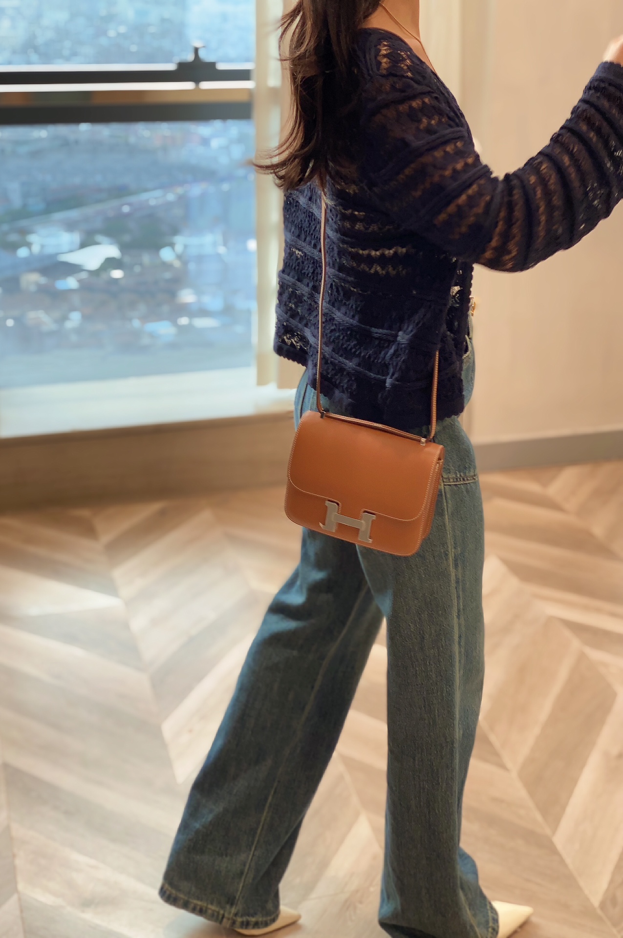 Hermès The hot trend of silver buckles and golden brown that has emerged this year continues to rise! Its so eye-catching with its many possibili