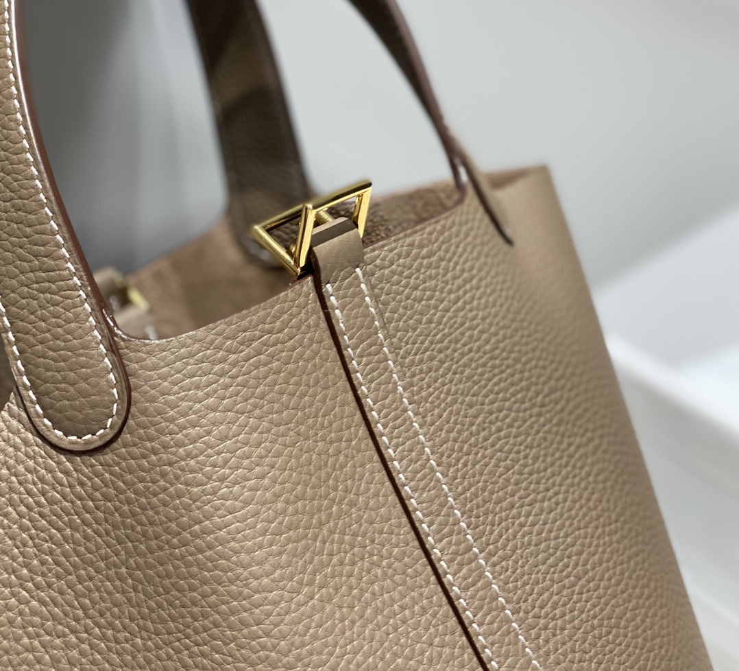 Hermès 专柜款经典手袋 7