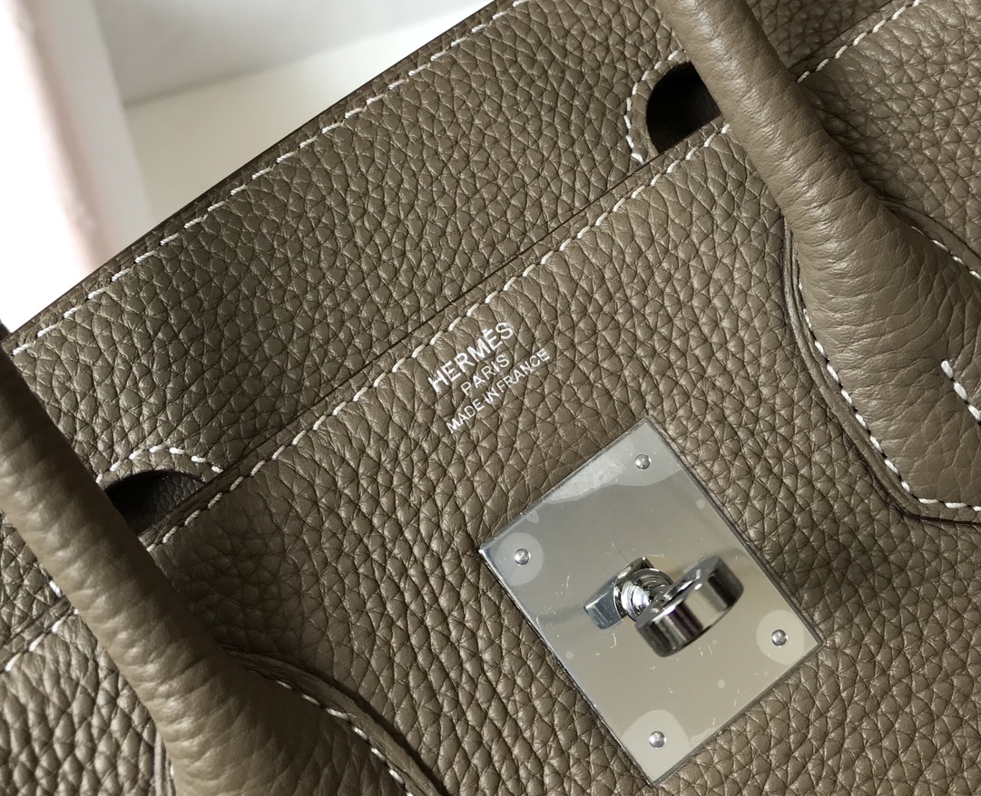 Hermès 专柜款经典手袋 7